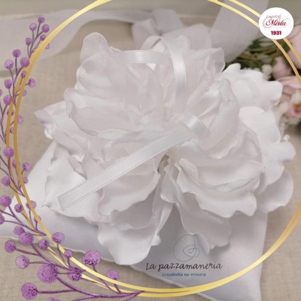 ð°ð»♀️Quanto hai sognato il giorno del tuo #matrimonio?Tutto dovrà essere perfetto e curato nei particolari. Protagonista indiscusso sarà il cuscino che porterà all’altare il simbolo della vostra unione: le fedi ðL’eleganza e la qualità del tessuto dovrà essere una caratteristica indiscussa, ma dovrà essere anche unico, come te!Allora cosa aspetti? Corri da La Pazzamaneria, Luciana, con la sua #esperienza e #professionalità saprà dar vita alle tue #idee con tessuti di alta qualità come il Vedo e il Non vedo e una creatività che rende raffinata ogni creazione!ð³ð ð·ððððððððððð ðº.ð¹.ð³ Via Trieste 59 24060 Chiuduno (Bergamo)Tel. 035 839173Cell. 338 3989516info@lapazzamaneria.it